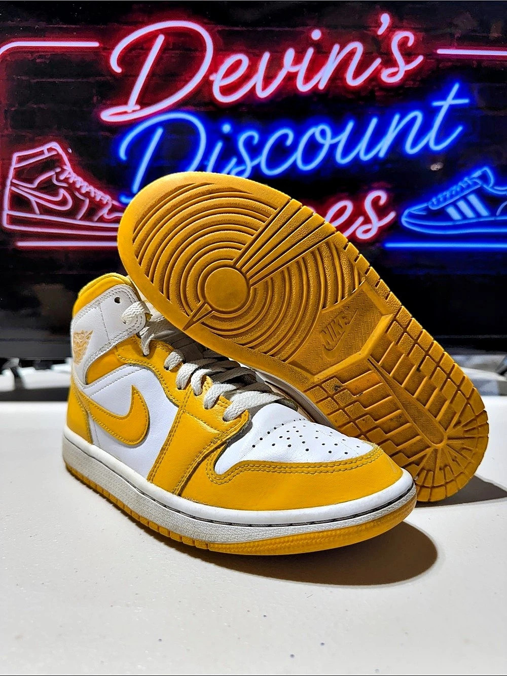 Jordan Air Jordan 1 Mid 'White University Gold' Sneakers